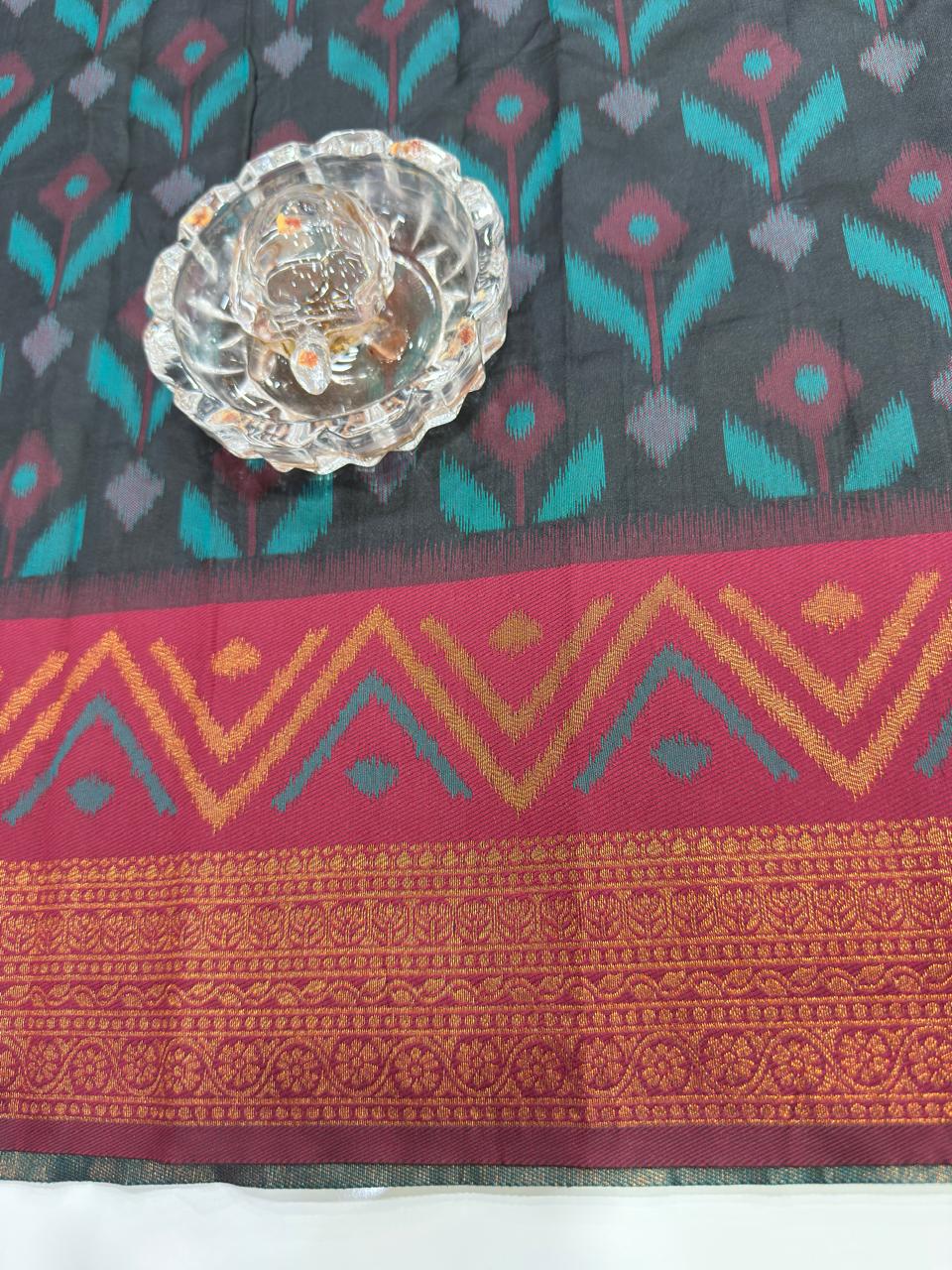 Soft Silk Ikkat Pochampally Saree with Traditional Woven Border and Blouse Piece for Women