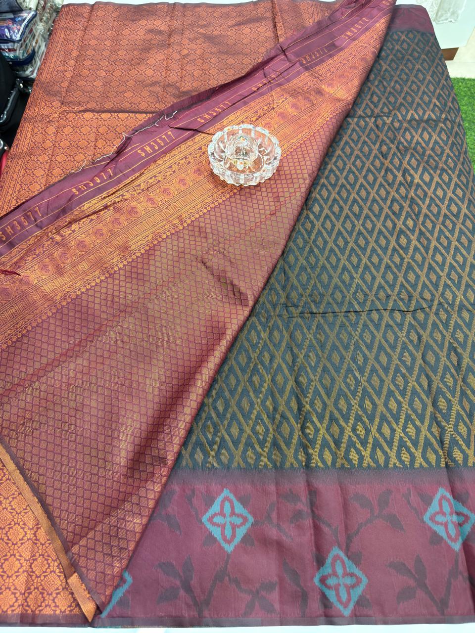 Soft Silk Ikkat Pochampally Saree with Traditional Woven Border and Blouse Piece for Women