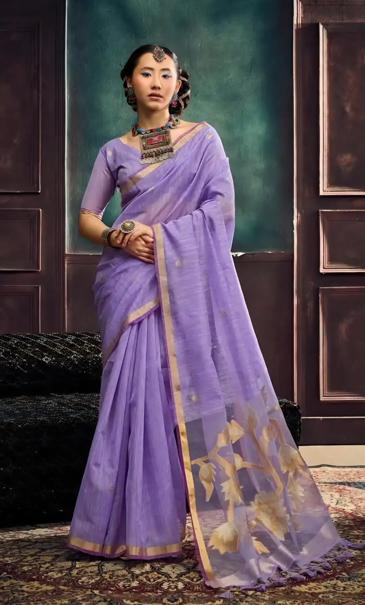 Munga Silk Handloom-Style Saree with Botanical Vine Weave