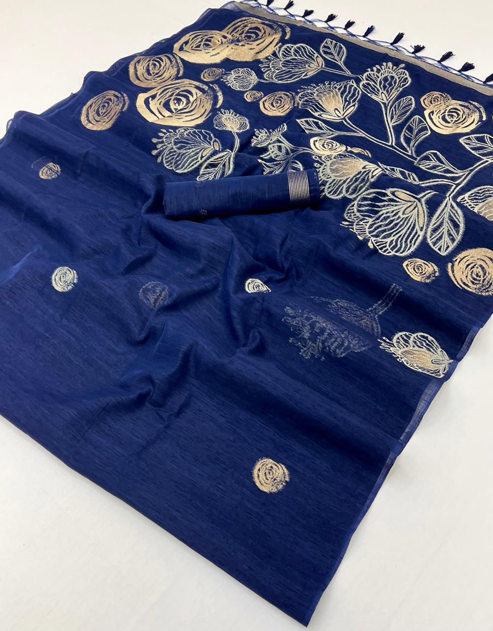 Munga Silk Handloom-Style Saree with Floral Weave