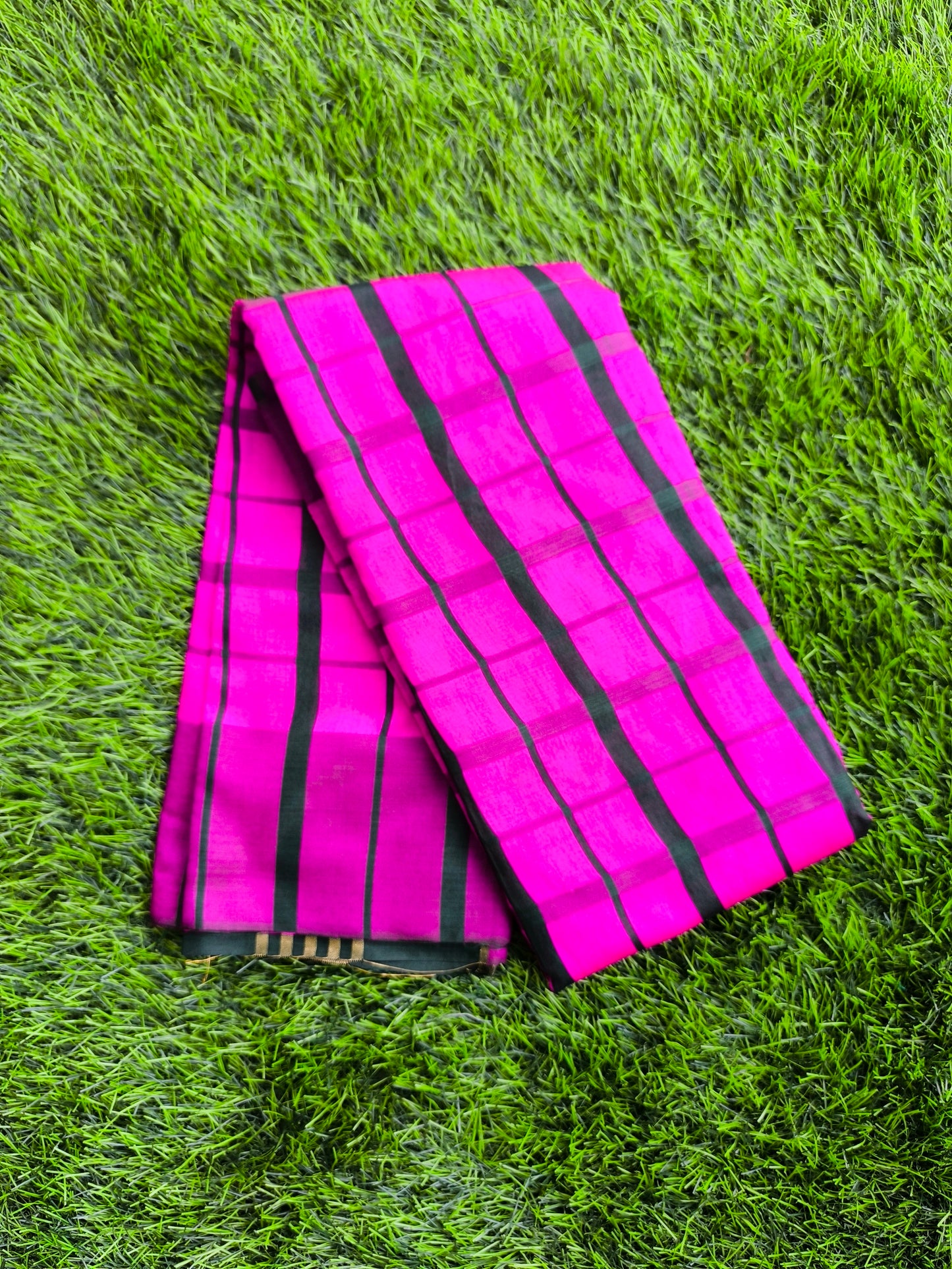 Lightweight Cotton Saree for Daily Wear with Minimal Motifs and Soft Breathable Fabric for Women