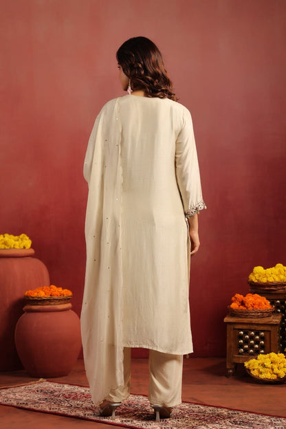 Dola Silk Kurta Pant Dupatta Set with Embroidery Detailing – Women’s Festive Wear (Sizes M–XXL)