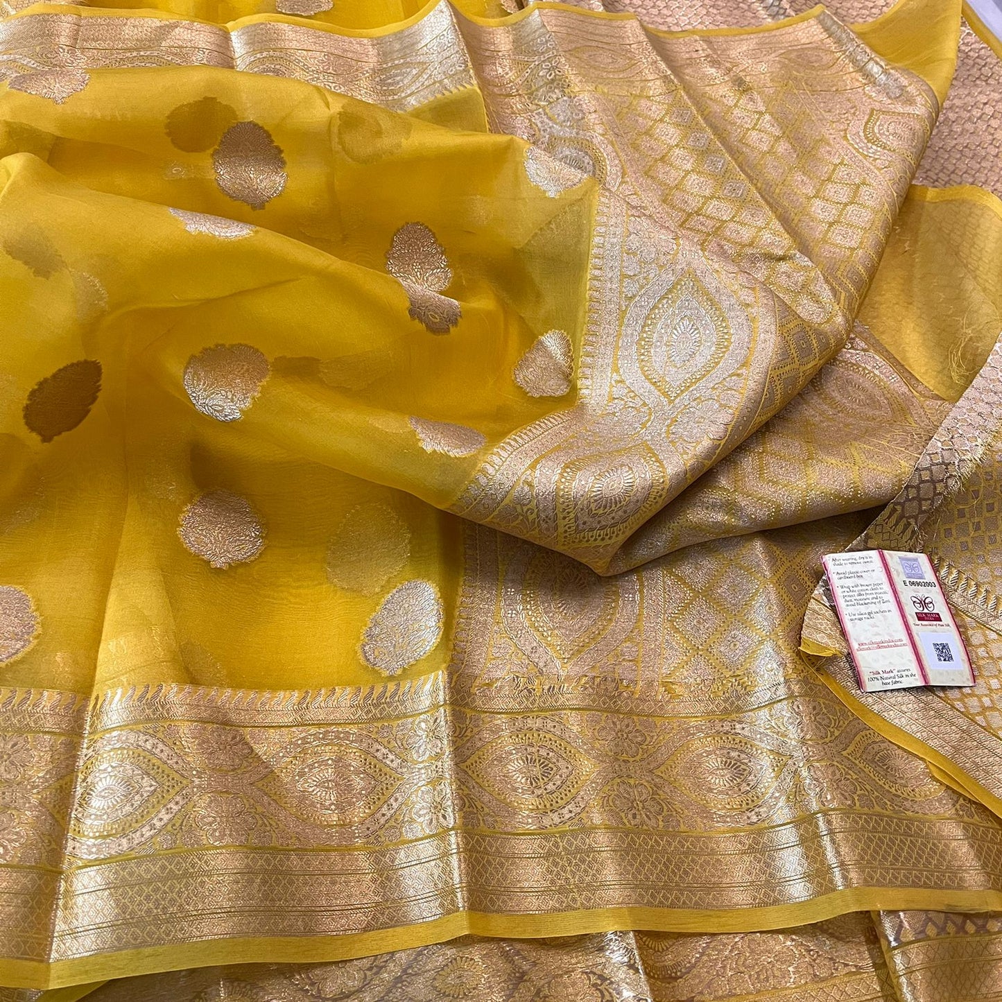 Banarasi Kora Organza Silk Saree with Golden Zari Weaving and Blouse Piece – Festive Wear