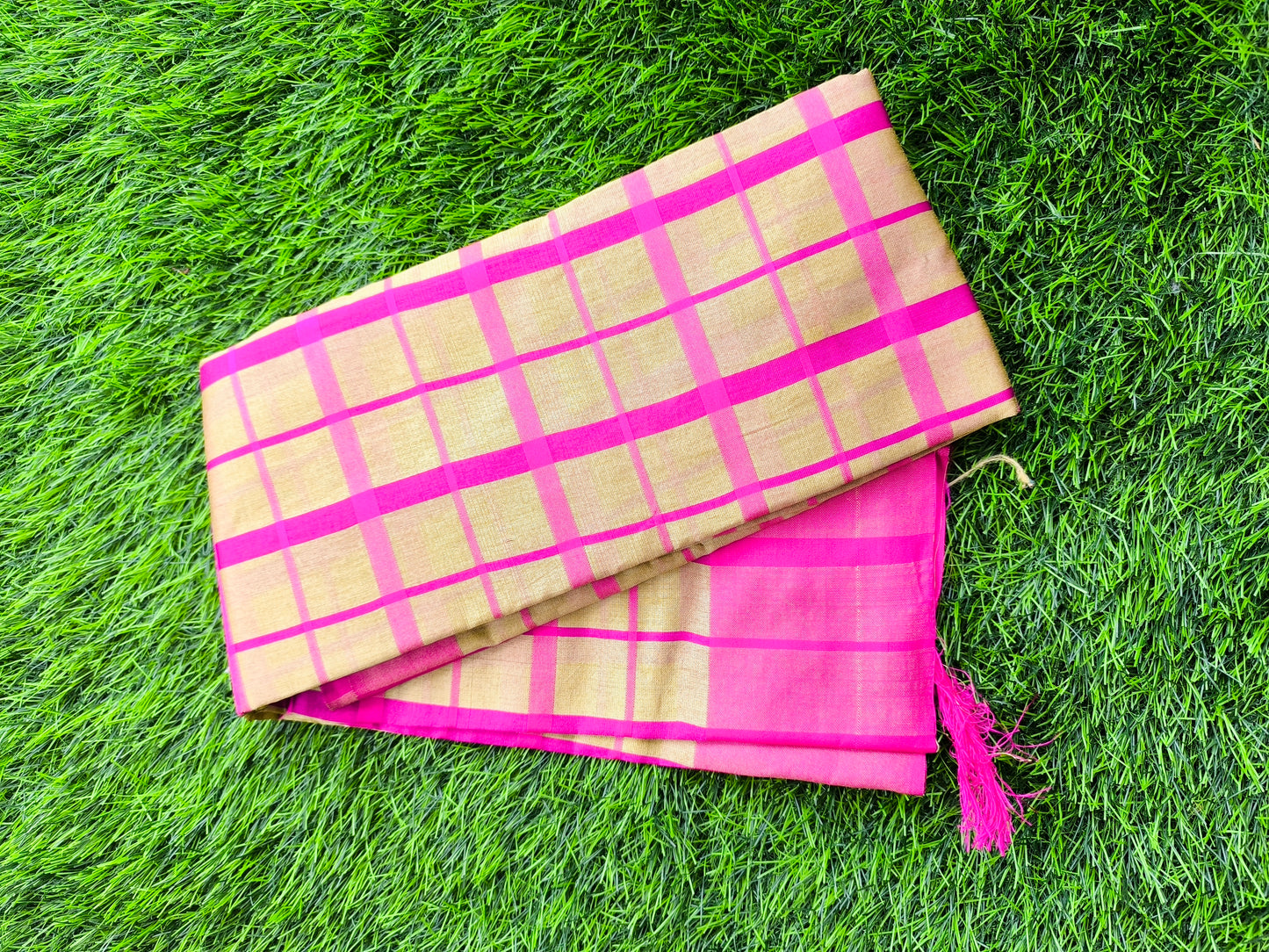Lightweight Cotton Saree for Daily Wear with Minimal Motifs and Soft Breathable Fabric for Women