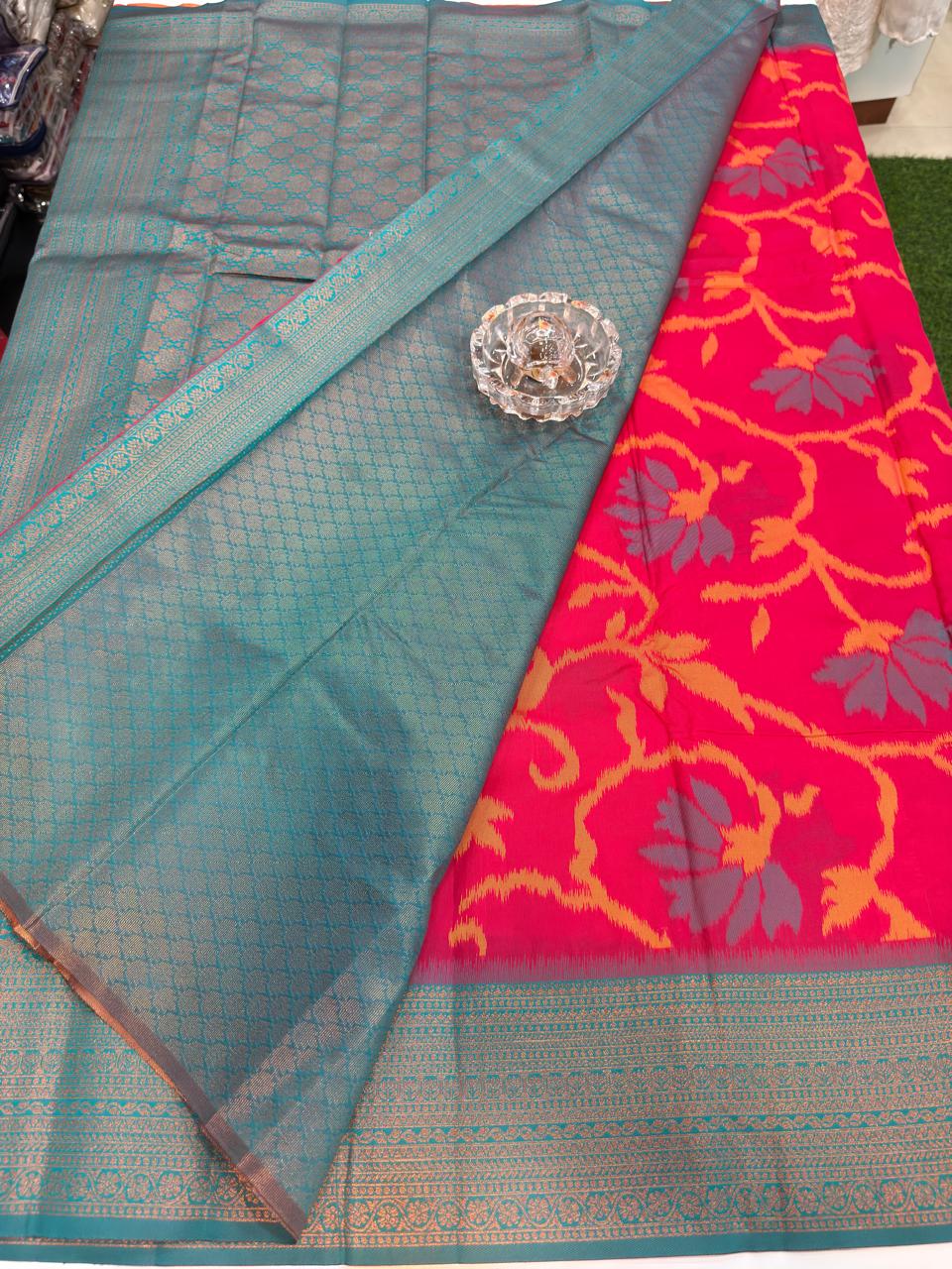 Soft Silk Ikkat Pochampally Saree with Traditional Woven Border and Blouse Piece for Women