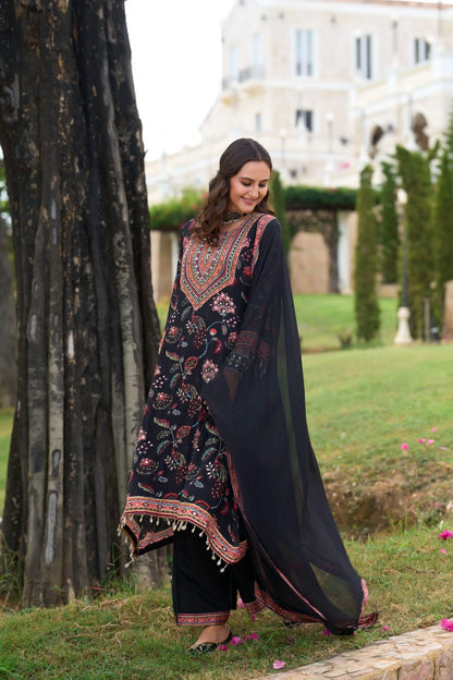 Crepe Kurta Pant Dupatta Set with Embroidery Detailing – Women’s Festive Ethnic Wear (Sizes L–3XL)