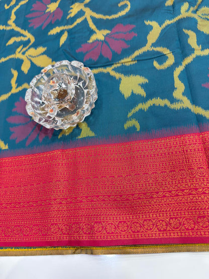Soft Silk Ikkat Pochampally Saree with Traditional Woven Border and Blouse Piece for Women