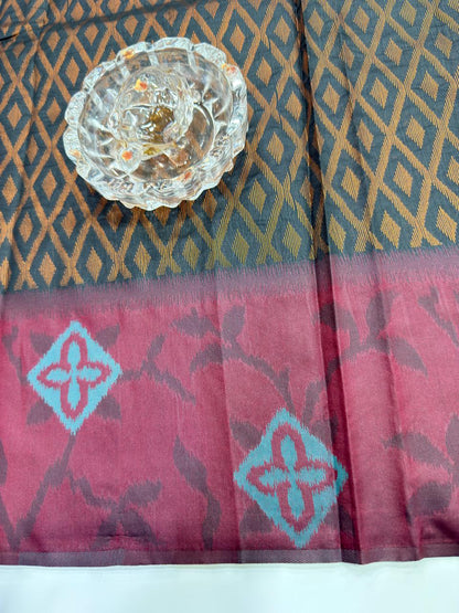 Soft Silk Ikkat Pochampally Saree with Traditional Woven Border and Blouse Piece for Women