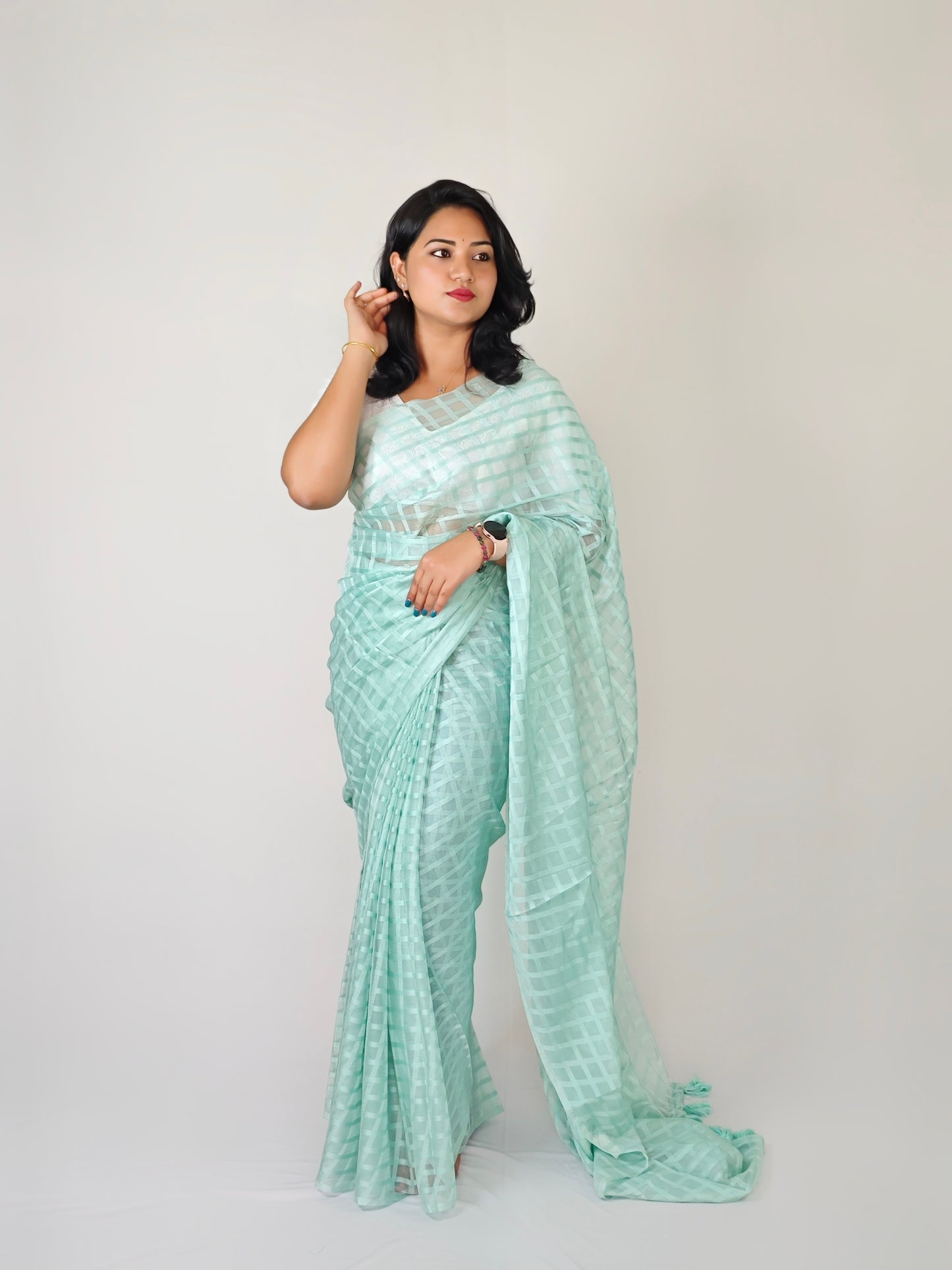 Wrinkle Chex Soft Georgette Saree with Tassel Pallu and Lucknowi White Blouse Piece