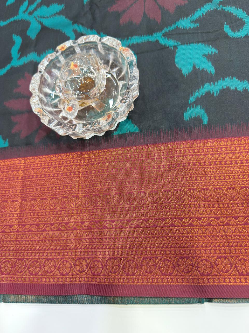 Soft Silk Ikkat Pochampally Saree with Traditional Woven Border and Blouse Piece for Women