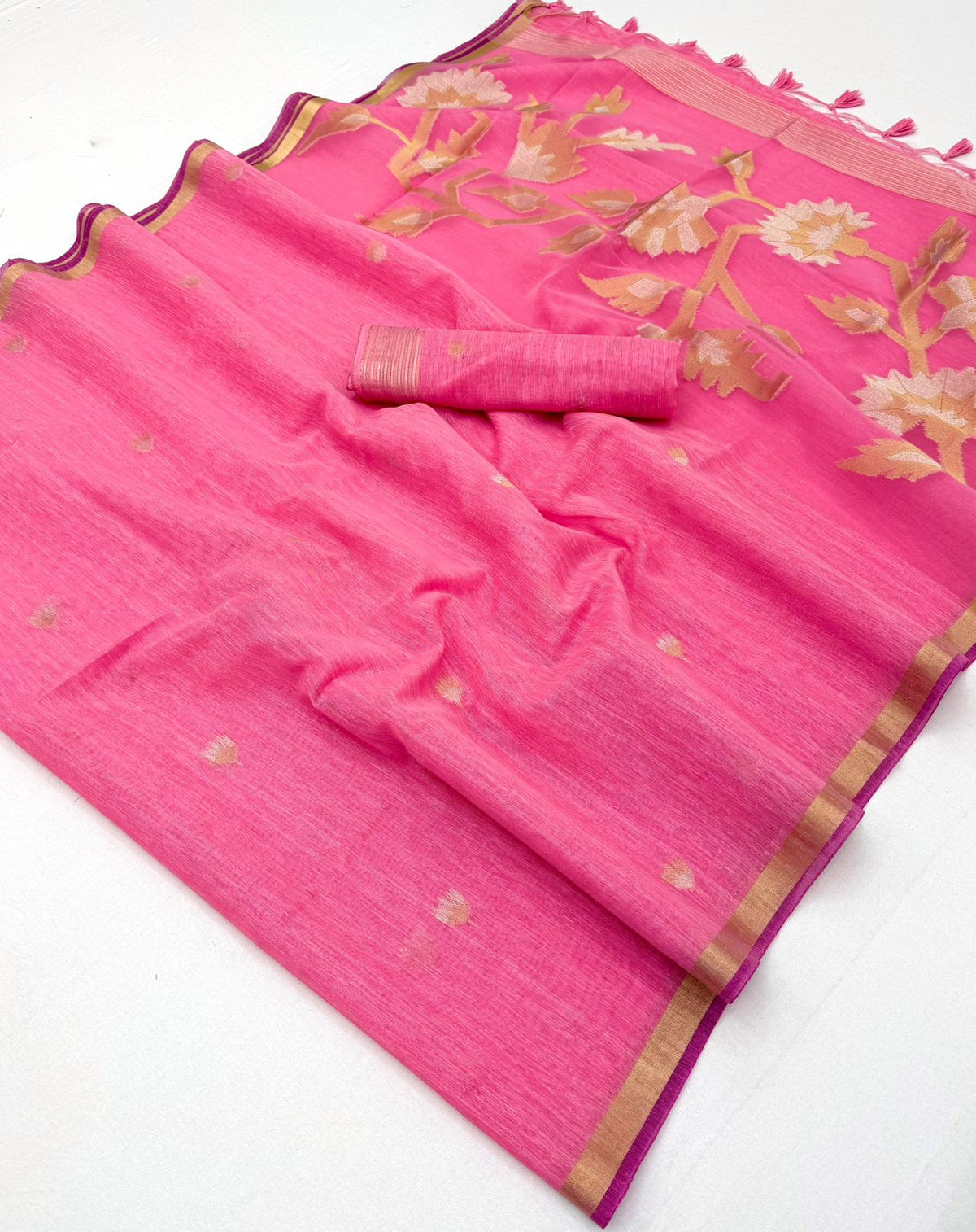 Munga Silk Handloom-Style Saree with Botanical Vine Weave