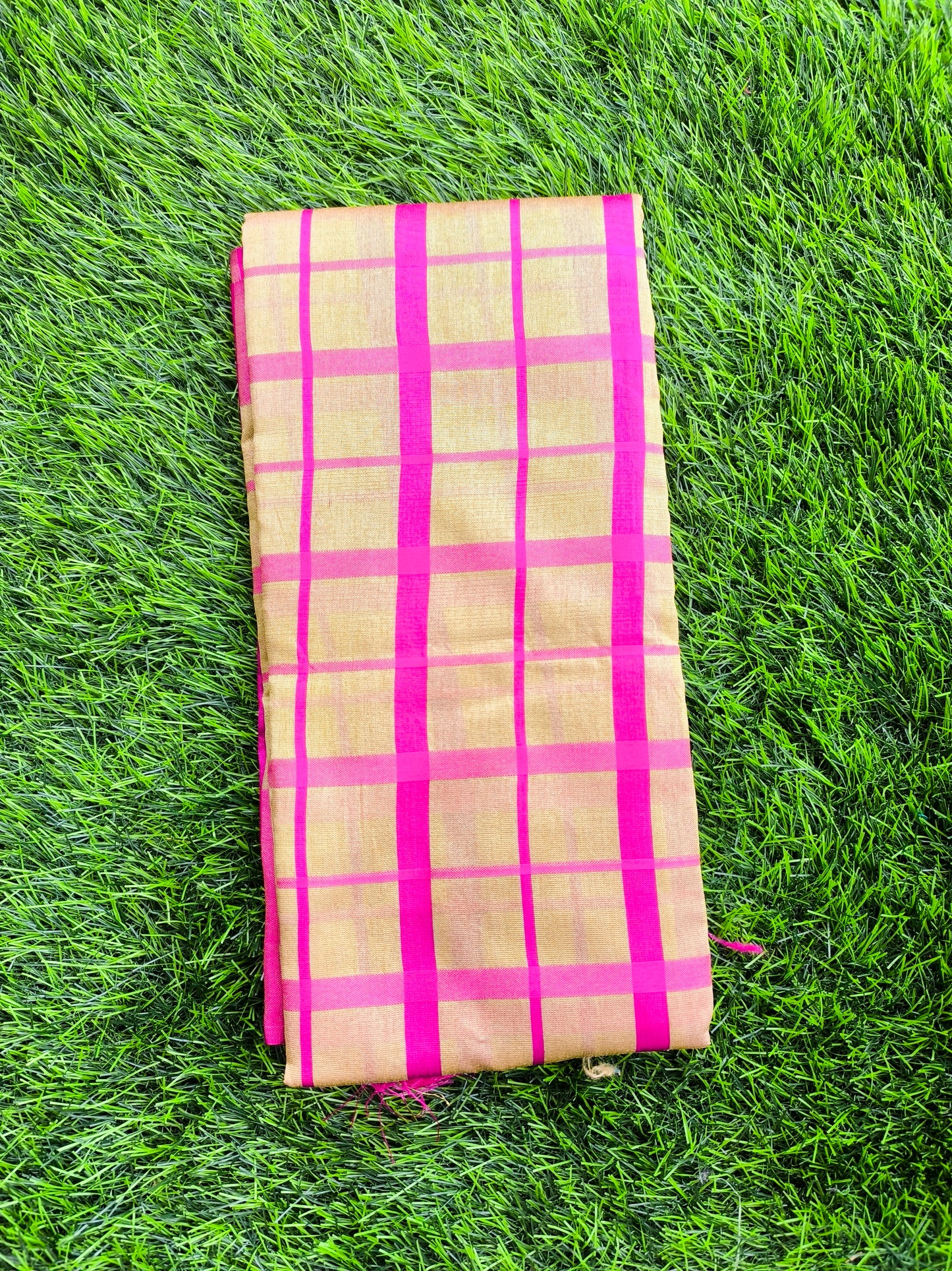 Lightweight Cotton Saree for Daily Wear with Minimal Motifs and Soft Breathable Fabric for Women