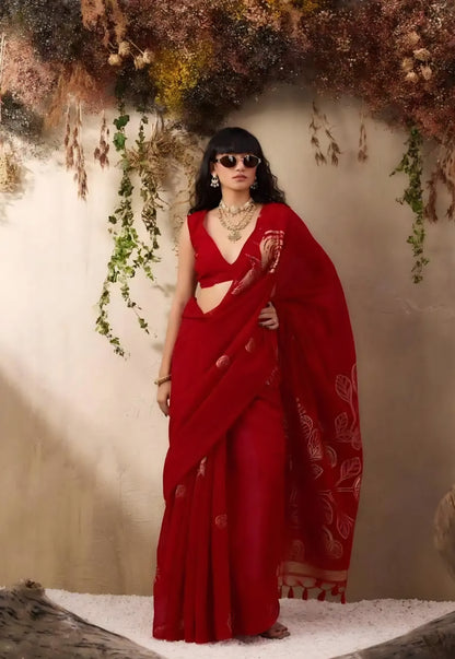 Munga Silk Handloom-Style Saree with Floral Weave